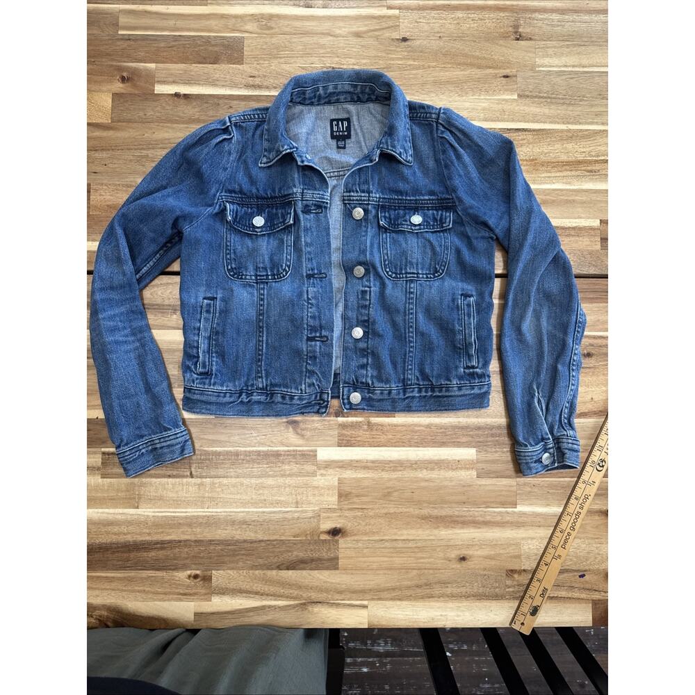 GAP S Womens Denim Trucker Jean Jacket Indigo Blue Button Up 100% Cotton Worn In